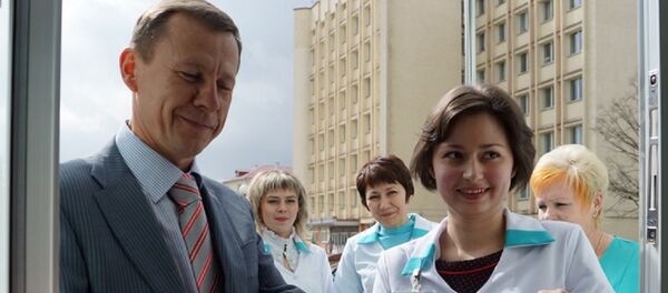 Сергей Шакутин открывает аптеку сети Искамед, архивное фото Сергей Шакутин открывает аптеку сети Искамед, архивное фото - Sputnik Беларусь