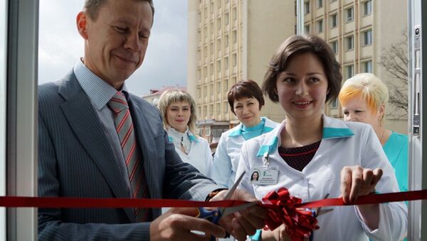 Сергей Шакутин открывает аптеку сети Искамед, архивное фото - Sputnik Беларусь