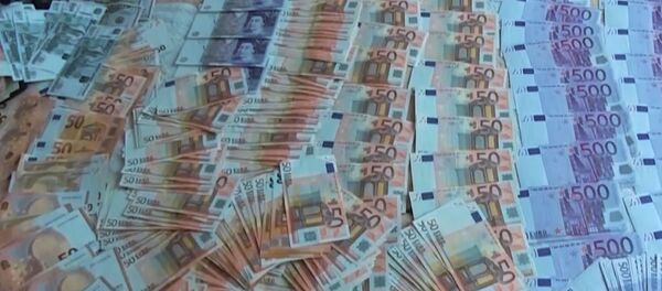 Деньги, обнаруженные в тайниках, главы РНПЦ травматологии и ортопедии Александра Белецкого - Sputnik Беларусь