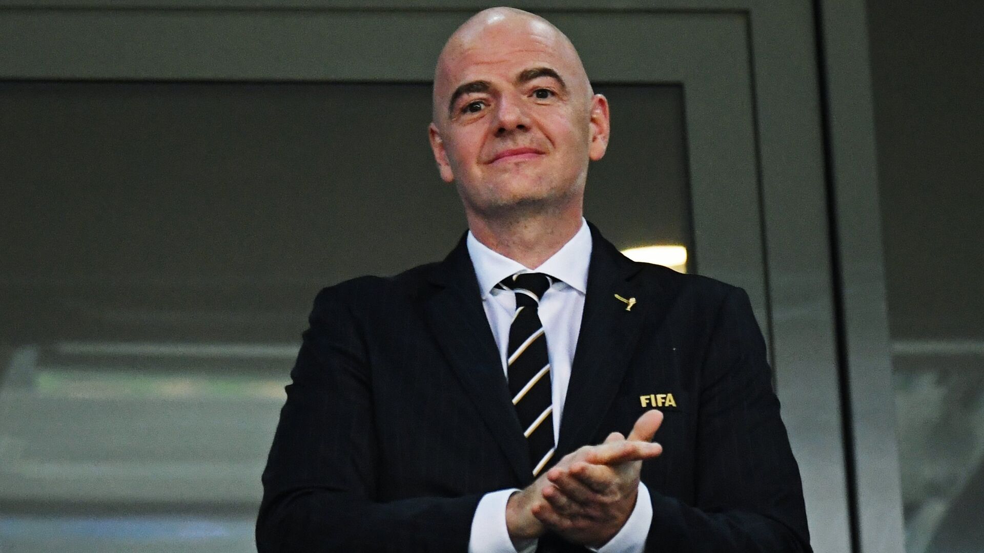 Инфантино заявил, что FIFA нужно рассмотреть вопрос допуска России Инфантино заявил, что FIFA нужно рассмотреть вопрос допуска России