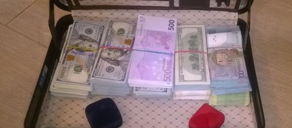 Деньги, обнаруженные у задержанного главы госхолдинга - Sputnik Беларусь
