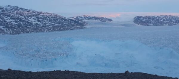 Огромный айсберг откололся от ледника в Гренландии - Sputnik Беларусь