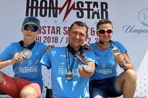 Алексей Талай (в центре) стал вторым, преодолев дистанцию в 750 метров - Sputnik Беларусь