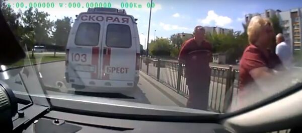 ГАИ рассказала, за что проштрафился водитель скорой в Бресте (видео беседы) - Sputnik Беларусь