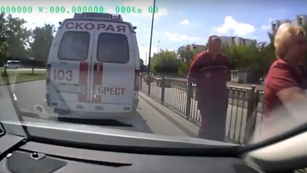 ГАИ рассказала, за что проштрафился водитель скорой в Бресте (видео беседы) - Sputnik Беларусь