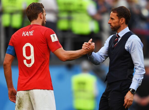 Слева направо: Харри Кейн (Англия) и главный тренер сборной Англии Гарет Саутгейт после поражения в матче за третье место - Sputnik Беларусь