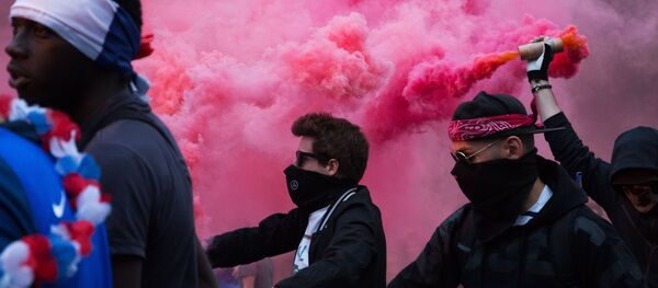 В Париже празднуют победу сборной Франции на ЧМ-2018 по футболу - Sputnik Беларусь