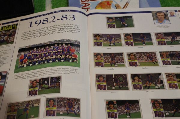 Марадона в юбилейном альбоме, посвященном столетию Барселоны - Sputnik Беларусь