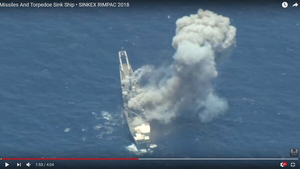 Десантный корабль разбомбили в Тихом океане военные США, Японии и Австралии - Sputnik Беларусь