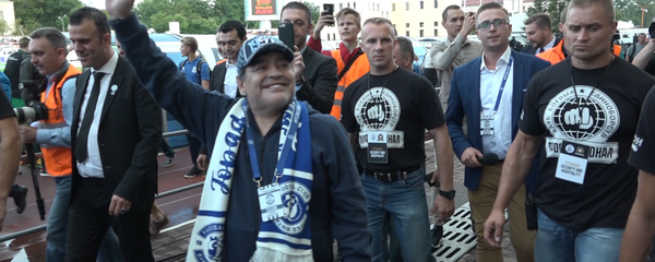 Comandante на броневике: как брестские болельщики встречали Марадону - Sputnik Беларусь