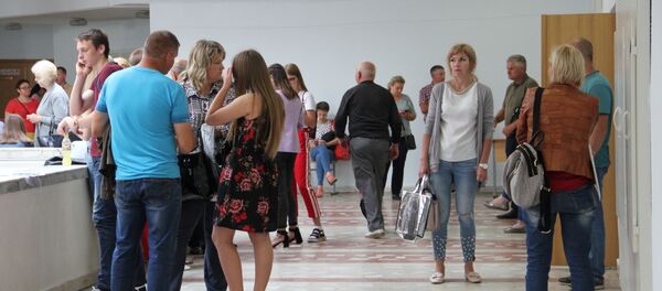 Абітурыенты і іх бацькі ў БДМУ Абітурыенты і іх бацькі ў БДМУ - Sputnik Беларусь