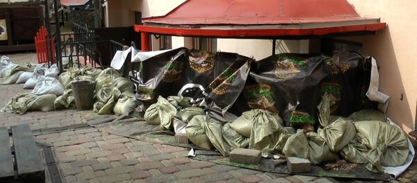 Владельцы кафе на улице Революционной строят баррикады Владельцы кафе на улице Революционной строят баррикады - Sputnik Беларусь