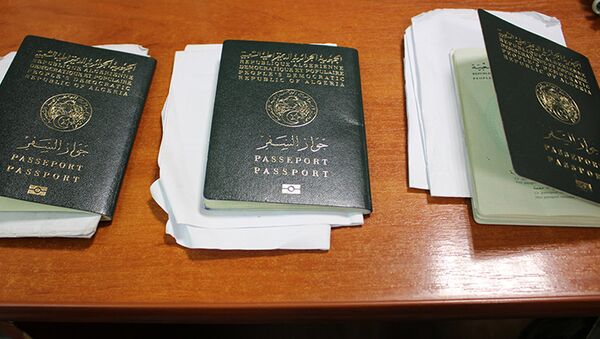 Паспорта задержанных алжирцев - Sputnik Беларусь