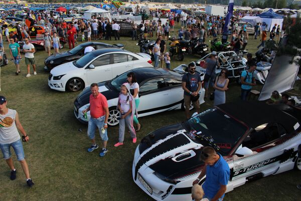 Фестиваль собрал 400 машин и тысячи зрителей - Sputnik Беларусь