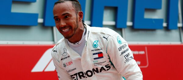 Британский пилот Mercedes Льюис Хэмилтон - Sputnik Беларусь