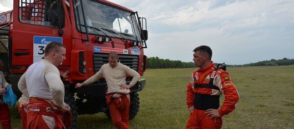 Экіпаж МАЗ-СПОРТаўта Сяргея Вязовіча Экіпаж МАЗ-СПОРТаўта Сяргея Вязовіча - Sputnik Беларусь