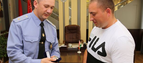 Награждение героя-милиционера - Sputnik Беларусь