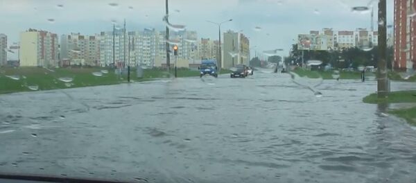 Плывем! Видео преодоления на машине затопленного Жлобина - Sputnik Беларусь