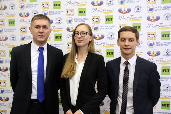 Молодые дипломаты Беларуси: Павел Нестерович, Екатерина Павликова и Роман Шелемех - Sputnik Беларусь