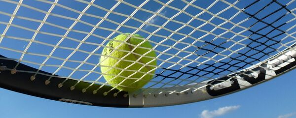 Теннисная ракетка и мяч, архивное фото - Sputnik Беларусь