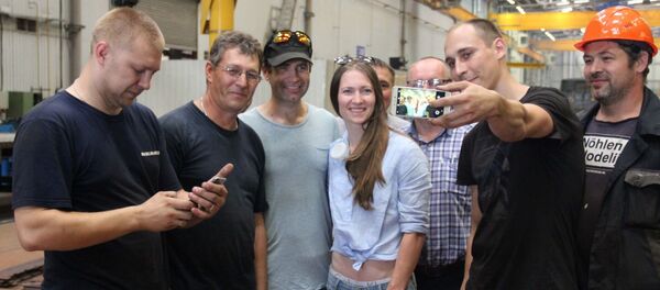 Домрачава і Б'ёрндален на экскурсіі на заводзе БелАЗ - Sputnik Беларусь