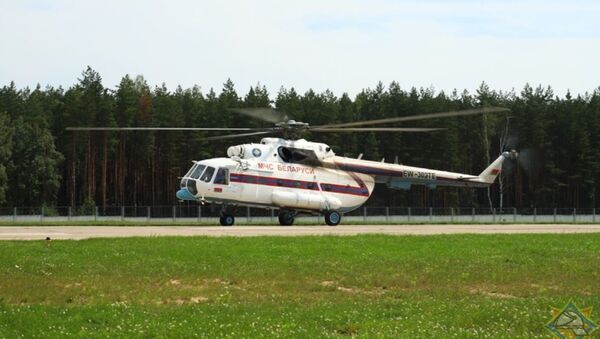 Вертолет Ми-8 МЧС Беларуси  - Sputnik Беларусь