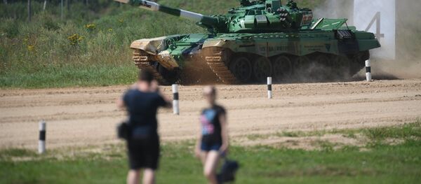 Белорусский танк на полигоне в Алабино - Sputnik Беларусь