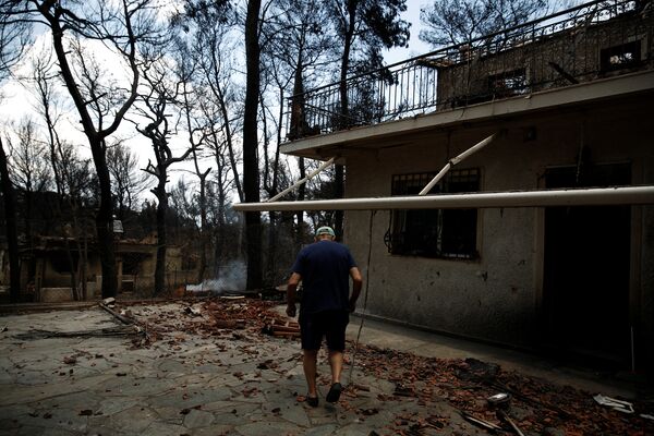 В Греции из-за несогласованной с властями застройки люди не могли найти выход к морю и погибли в пожарах - Sputnik Беларусь