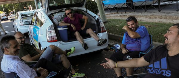 Испанские таксисты протестуют против Uber и Cabify Испанские таксисты протестуют против Uber и Cabify - Sputnik Беларусь