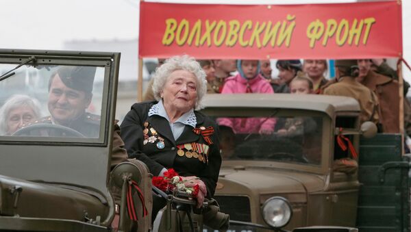Торжественный марш ветеранов Великой Отечественной войны прошел в День Победы - Sputnik Беларусь