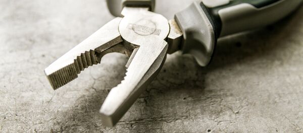 Плоскогубцы, архивное фото - Sputnik Беларусь