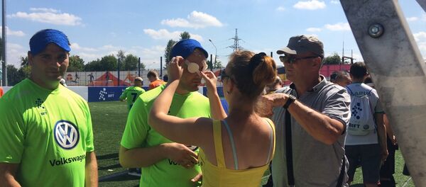 Как слепые спортсмены играли в футбол в Минске Как слепые спортсмены играли в футбол в Минске - Sputnik Беларусь