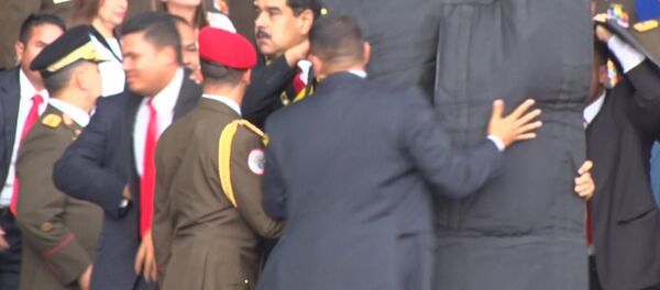 Охранники прикрыли Мадуро кевларовыми щитами в момент покушения - Sputnik Беларусь