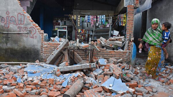 Последствия землетрясения на острове Ломбок в Индонезии - Sputnik Беларусь