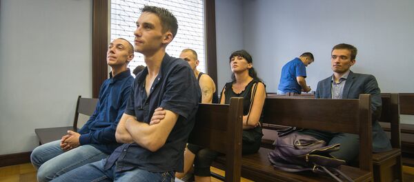 Рассмотрение уголовного дела об избиении белорусского журналиста Сергея Чалого - Sputnik Беларусь