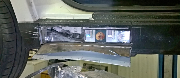 Контрабандные сигареты были обнаружены на днище одной из машин Контрабандные сигареты были обнаружены на днище одной из машин - Sputnik Беларусь