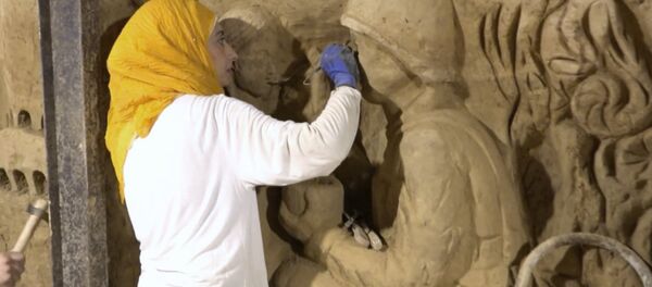 Бывший тоннель террористов в Сирии украсили барельефом со скульптурами - Sputnik Беларусь