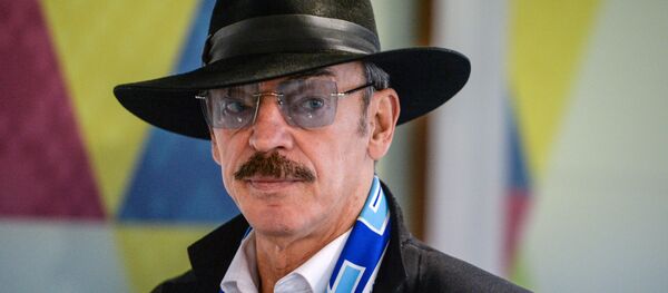 Актер Михаил Боярский с шарфиком Зенита, архивное фото - Sputnik Беларусь