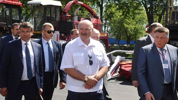 Президент Беларуси Александр Лукашенко посещает Гомсельмаш - Sputnik Беларусь