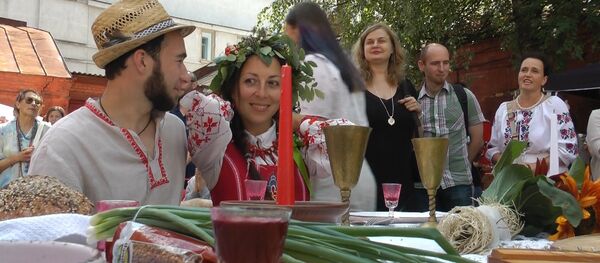 Белорусская национальная свадьба прошла в самом центре Минска - Sputnik Беларусь