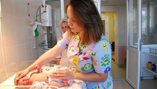 Анна Шурыгина рада каждому малышу, который появляется на свет в Воложинской ЦРБ - Sputnik Беларусь