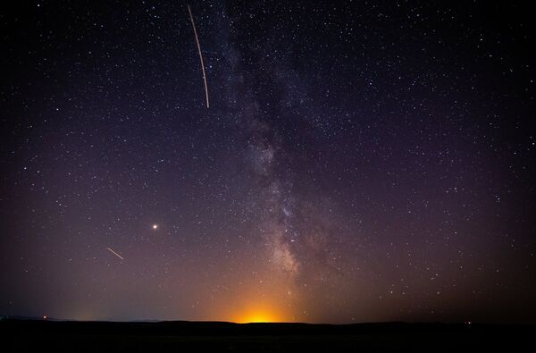 Зорнае неба на світанні, якое назіраецца ў Краснадарскім краі падчас метэорнага патоку Персеіды. - Sputnik Беларусь