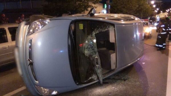 В Минске Citroën врезался в припаркованное авто и перевернулся - Sputnik Беларусь