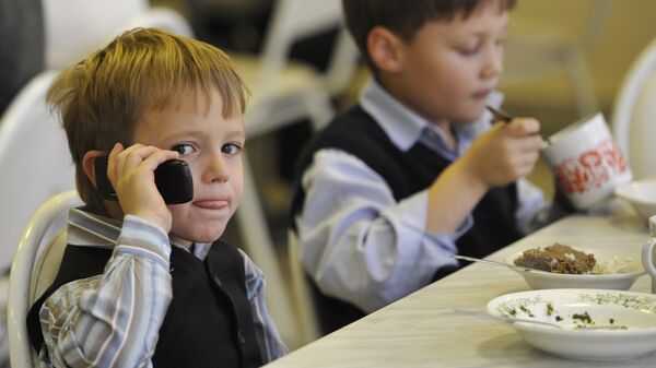 Дети в школьной столовой, архивное фото - Sputnik Беларусь