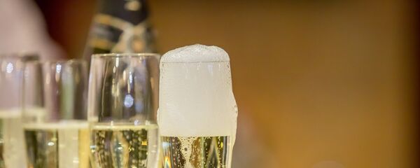 Шампанское в бокалах - Sputnik Беларусь