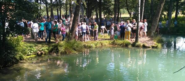 Ежегодно к Голубой кринице приезжает до 50 тысяч паломников - Sputnik Беларусь