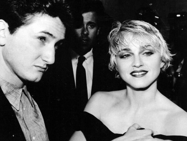 Третий альбом True Blue с посвящением мужу Шону Пенну, за которого Мадонна вышла замуж в 1985-м, вышел в следующем году. - Sputnik Беларусь