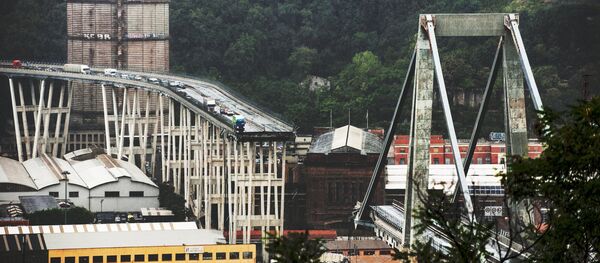 На месте обрушения автомобильного моста Моранди в Генуе - Sputnik Беларусь