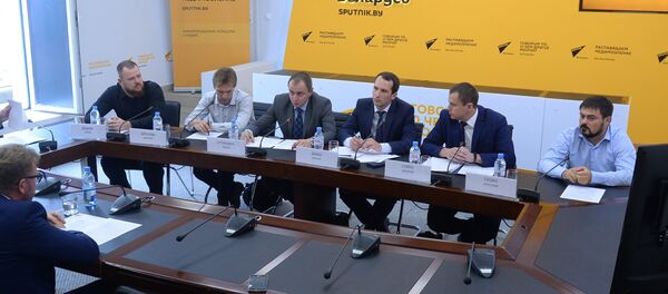 Участники круглого стола в мультимедийной редакции Sputnik Участники круглого стола в мультимедийной редакции Sputnik - Sputnik Беларусь