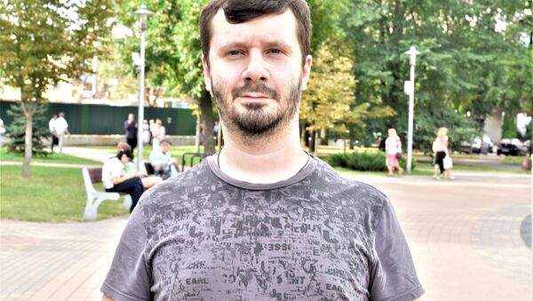 Сексолог и психотерапет Василий Шевляков уверен, что флирт на стороне семейным парам полезен - Sputnik Беларусь